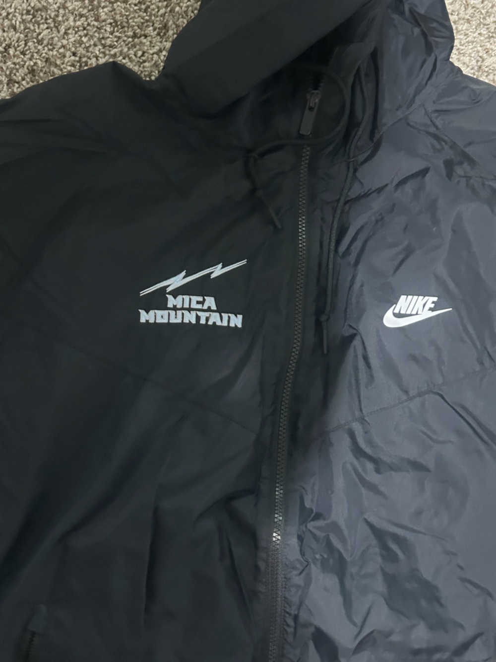 Nike men’s XXL rain jacket with logo